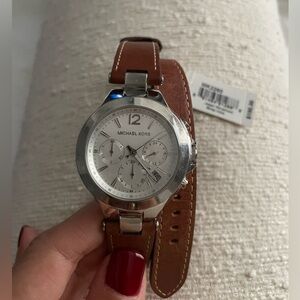 Michael Kors Peyton leather wrap watch. Silver case. MK-2260